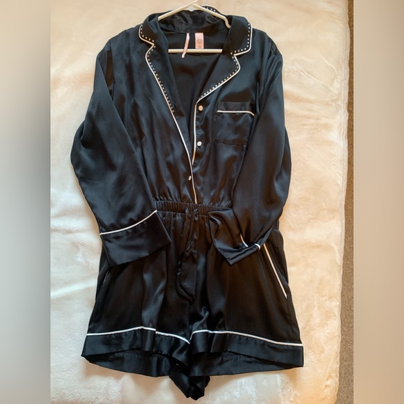 Victoria’s Secret jumpsuit Pajamas with sequins - Picture 1 of 3